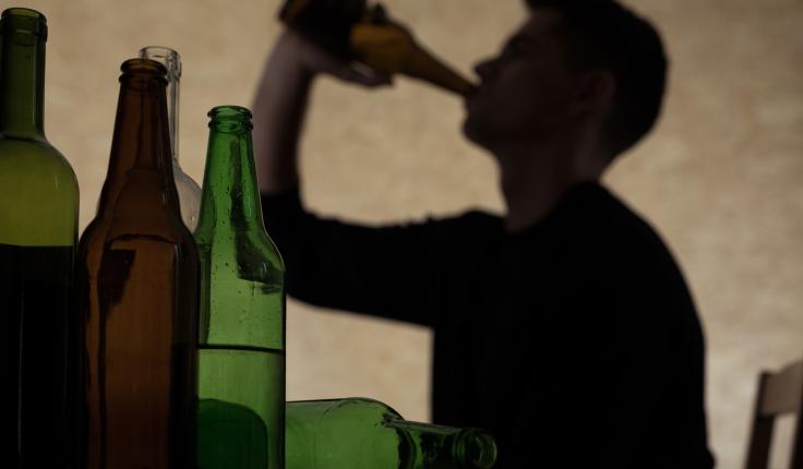 Face à la dépendance à l’alcool, quels traitements envisager ?